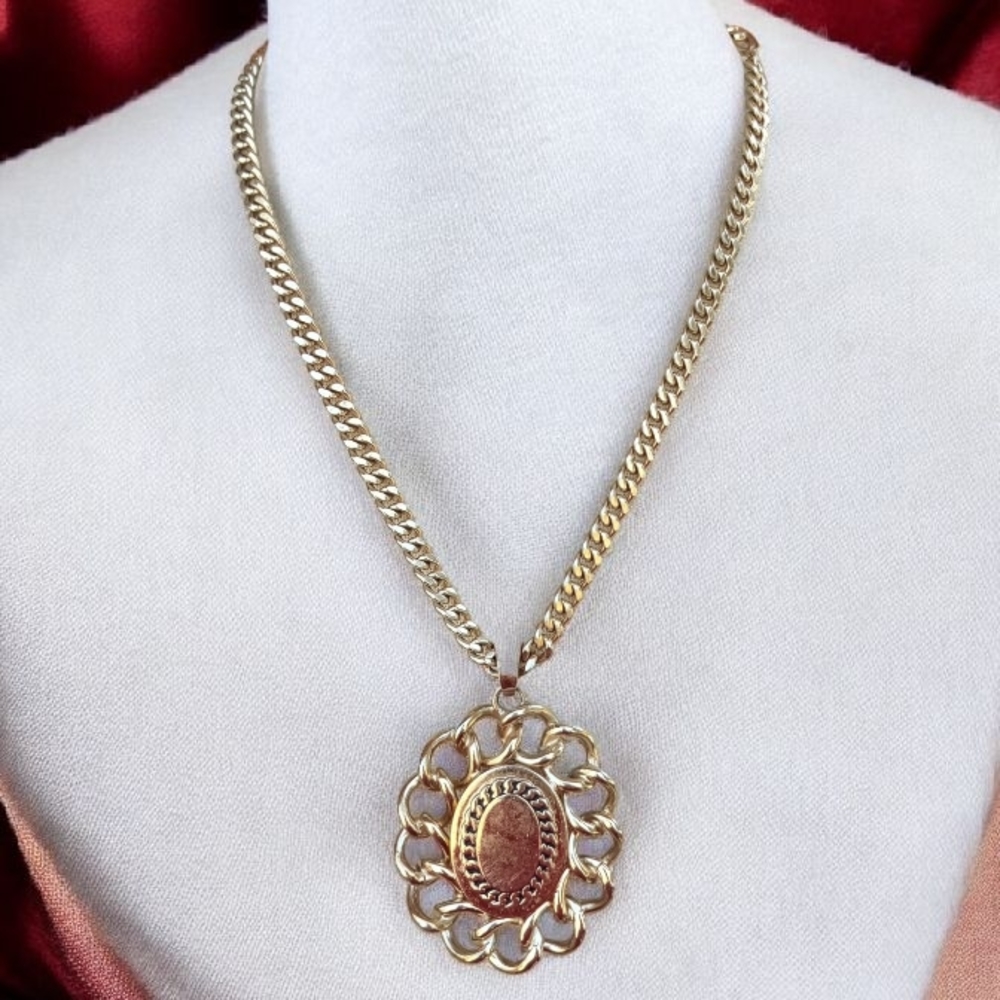 Vintage Monet heavy gold chain necklace - Picture 2 of 2